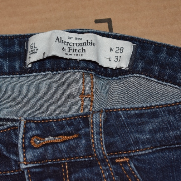 Abercrombie and Fitch 6L women jeans - Picture 3 of 3